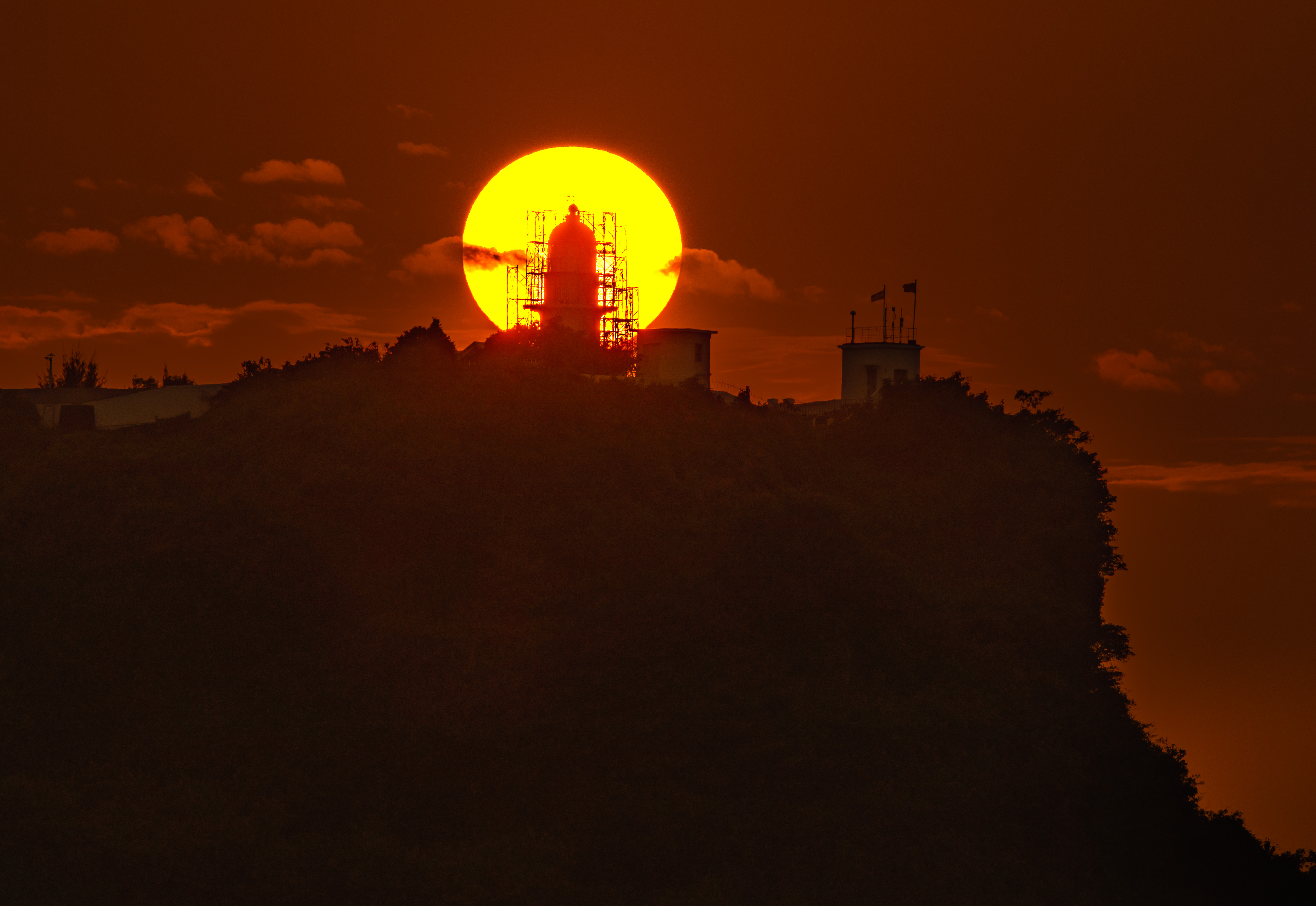 棧二庫懸日美景(圖片提供/高雄市政府)