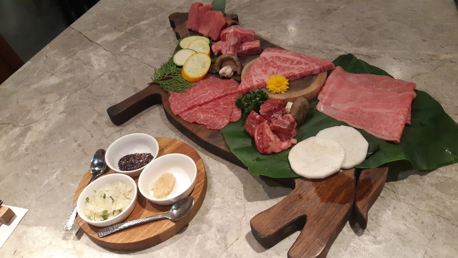 「樂軒和牛專門店」使用日本A5和牛及澳洲9+純血黑毛和牛，打造精緻燒肉。（圖片來源/樂軒和牛專門店-仁愛店）